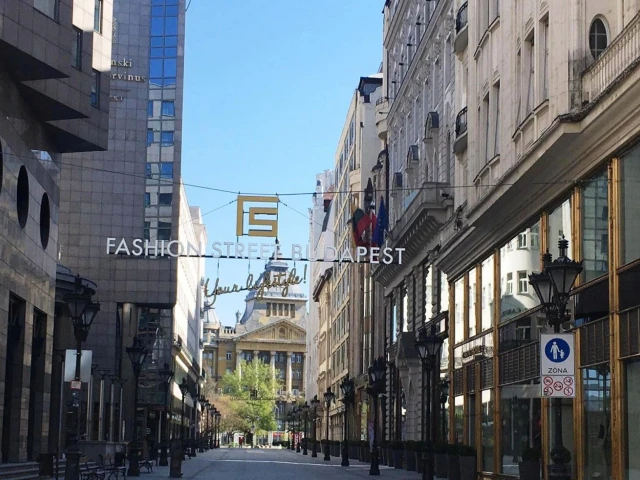 Az újranyitás helyett a túlélésért küzdenek a tematikus utcák kereskedői