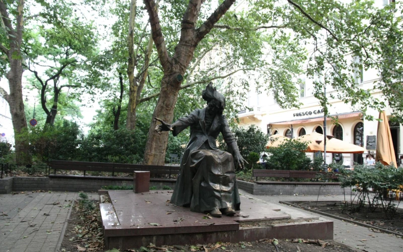 Liszt Ferenc tér - Liszt Ferenc szobor