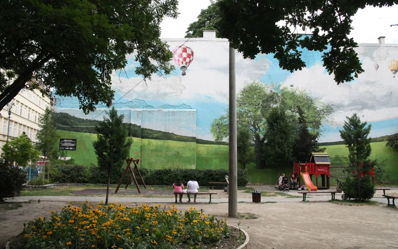 Király utca - Kazinczy utca sarok - Falfestmény a játszótéren