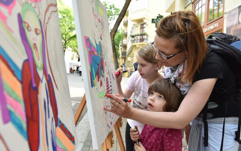 Művészpalánták a műkereskedők utcájában Fotó Bánkuti András