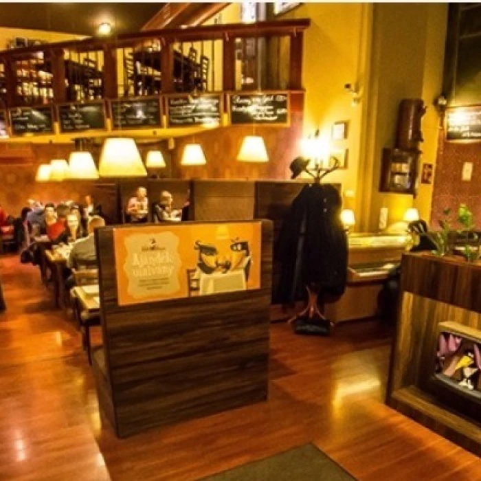 VakVarjú Restaurant