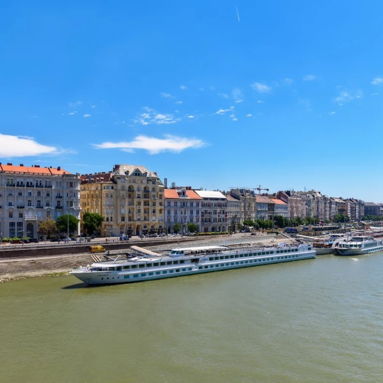 https___www.ittjartam.hu_images_cikkek_1179-budapest-etterem-belgrad-rakpart-ettermek