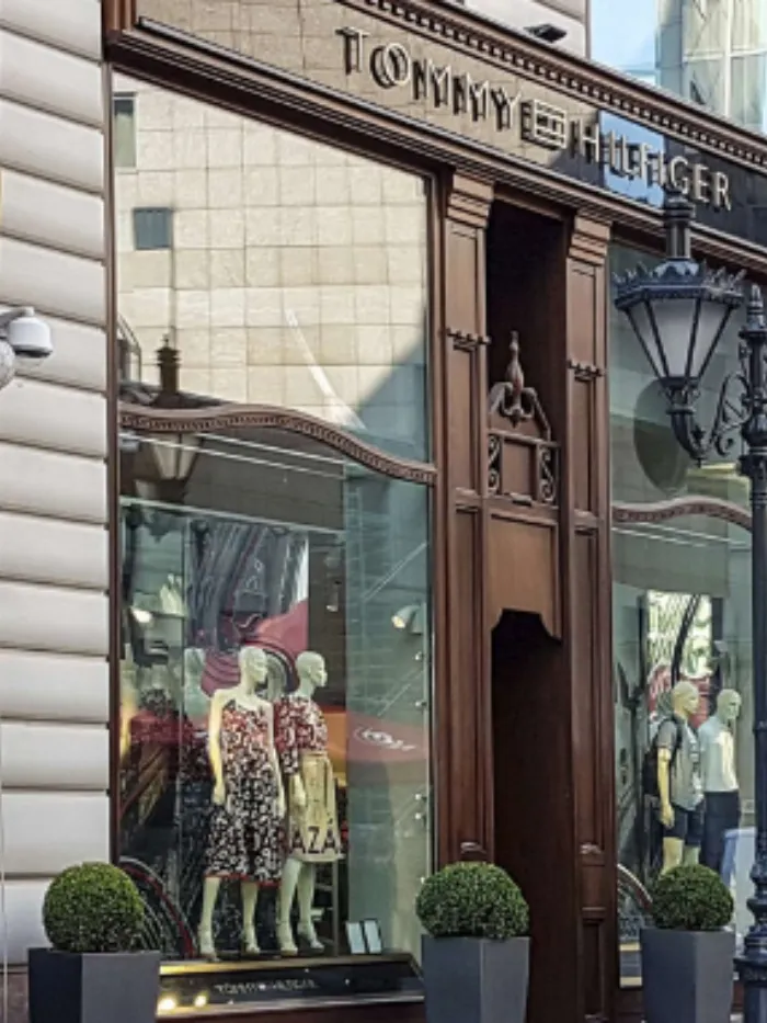 On the corner of Ráday and Eötvös streets stands the former palace tenement of Count György Károlyi, whose neo-Renaissance courtyard with Italianate loggia is a real attraction.